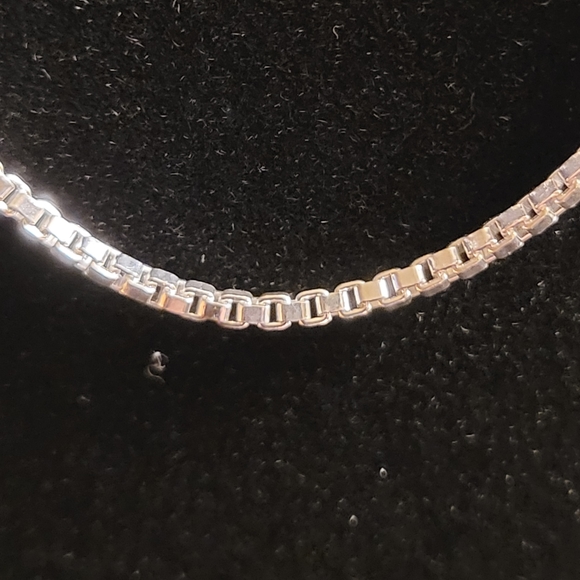 925 Solid Silver 18" Box Chain - Picture 2 of 3